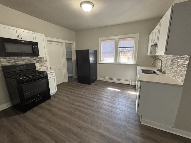 Foto del edificio - 3-bed gem for rent in Gary!