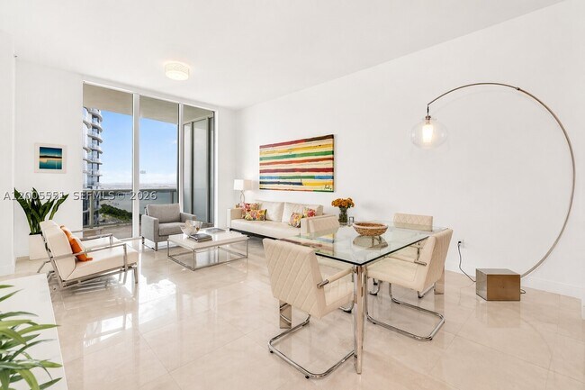 Foto del edificio - 15811 Collins 4002