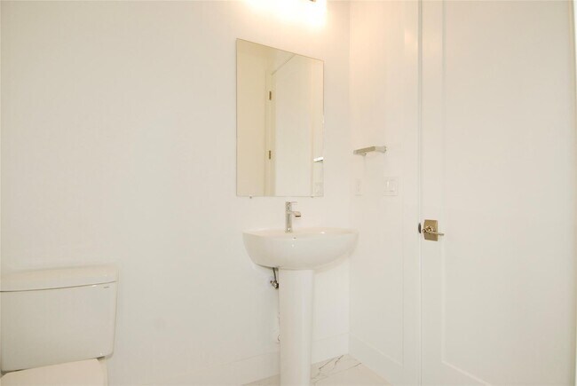 Building Photo - 1445 SW 23rd Ct