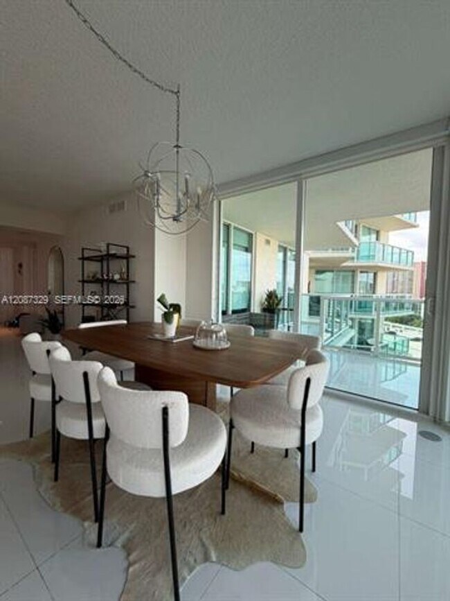 Foto del edificio - 200 Sunny Isles Blvd
