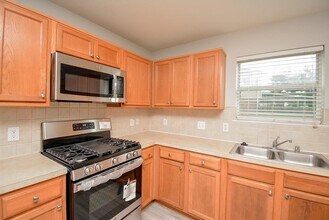 Building Photo - 2306 Ledgeway Ct