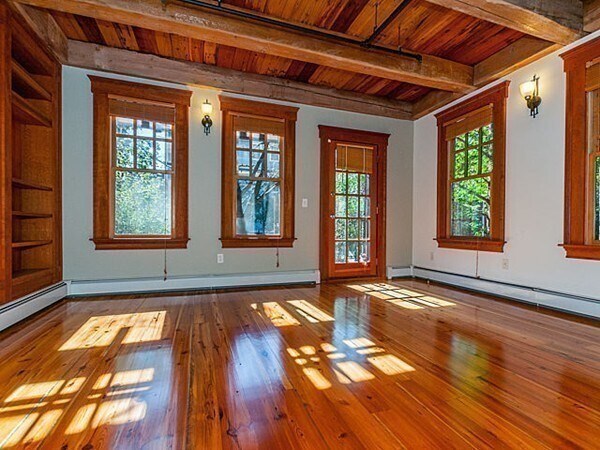 Building Photo - 253 River St