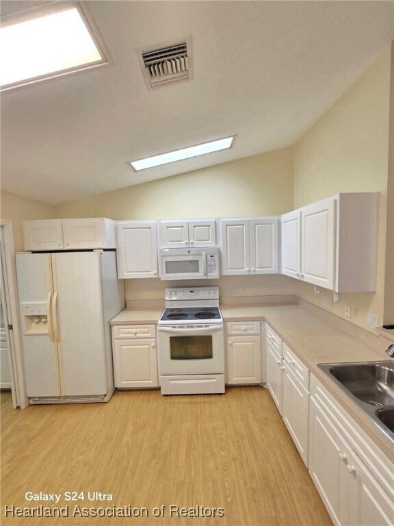 Foto del edificio - 1401 Valencia Ave