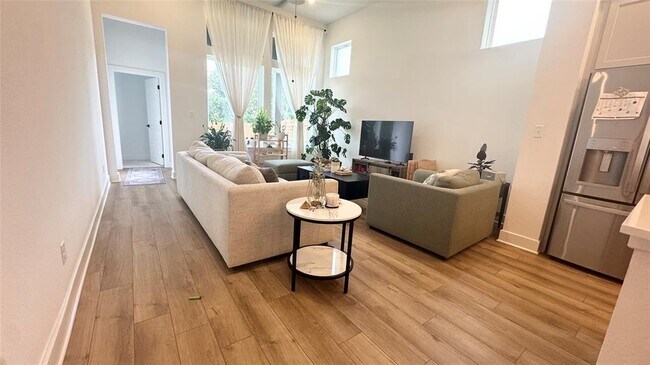 Foto del edificio - 1332 S Brook Dr