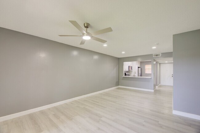 Foto del edificio - 851 NE 209th Terrace
