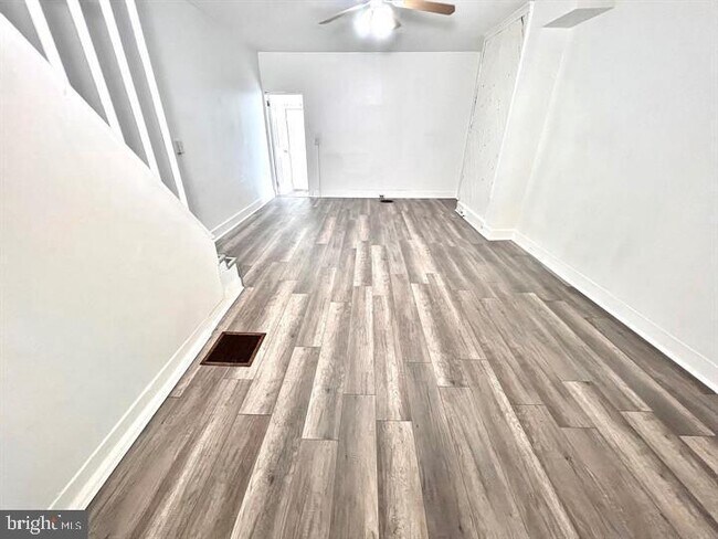 Foto del edificio - 3300 E St