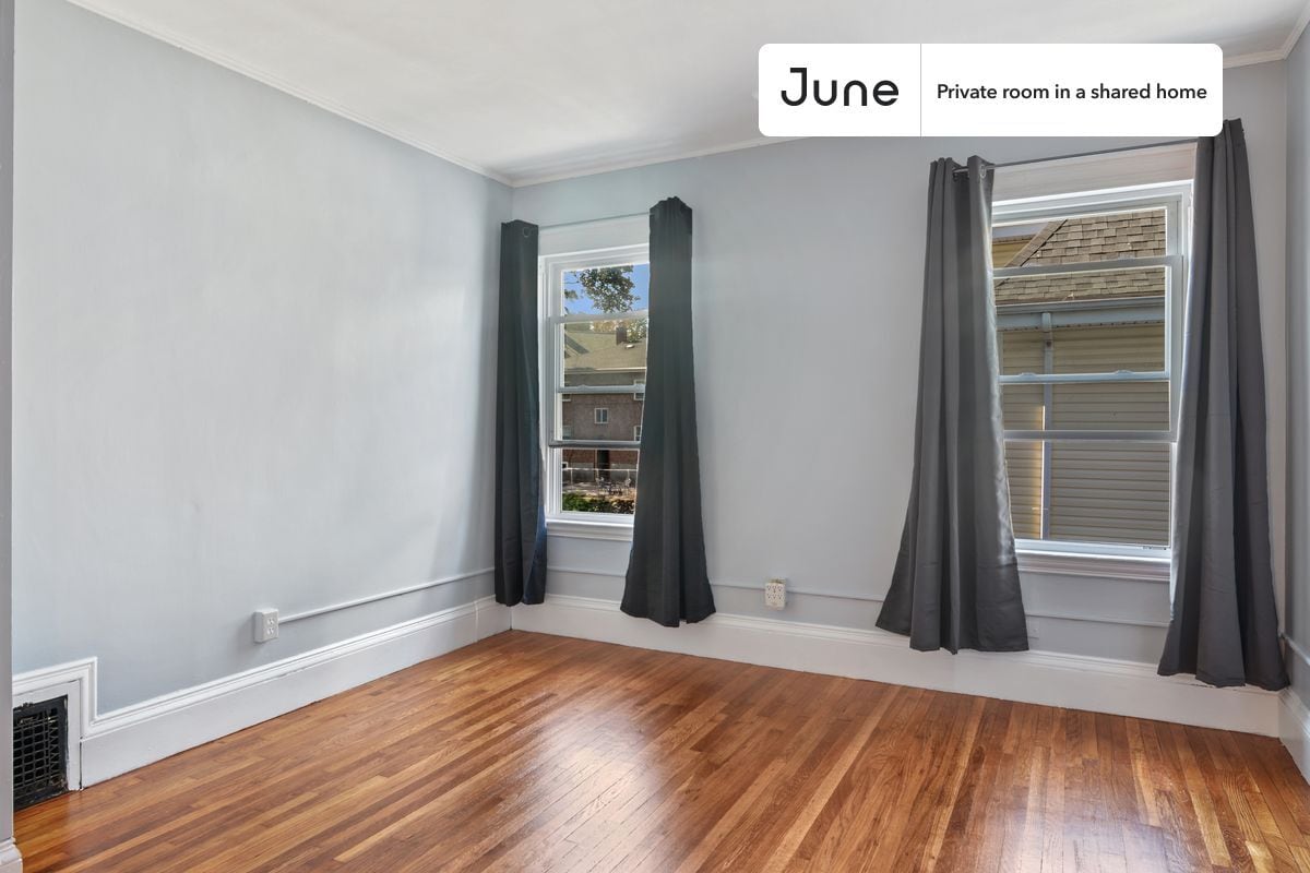 Private bedroom in 6 bed/1.5 bath Home - Private bedroom in 6 bed/1.5 bath Home