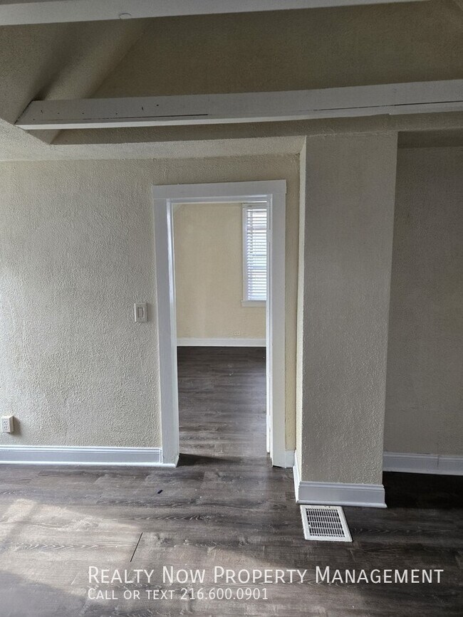 Foto del edificio - 2086 W 81st St