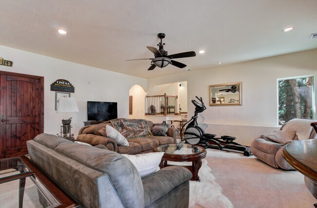 Building Photo - 18525 Glenthorne Ln