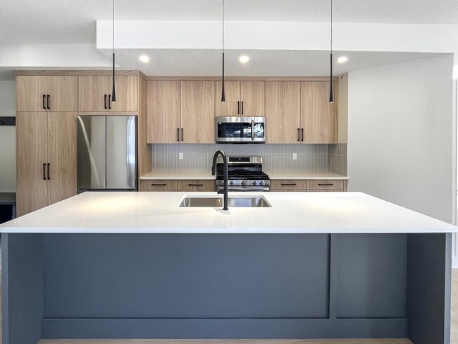 Building Photo - 8604-8685 85 St NW