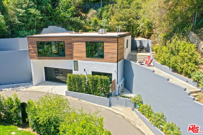 Building Photo - 2795 Woodshire Dr