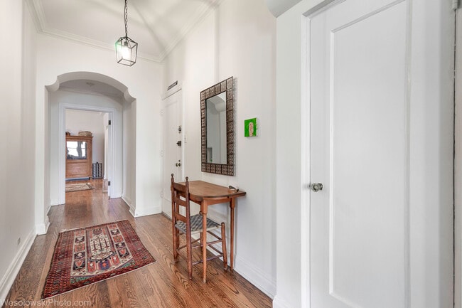 Building Photo - 5000 S Cornell Ave