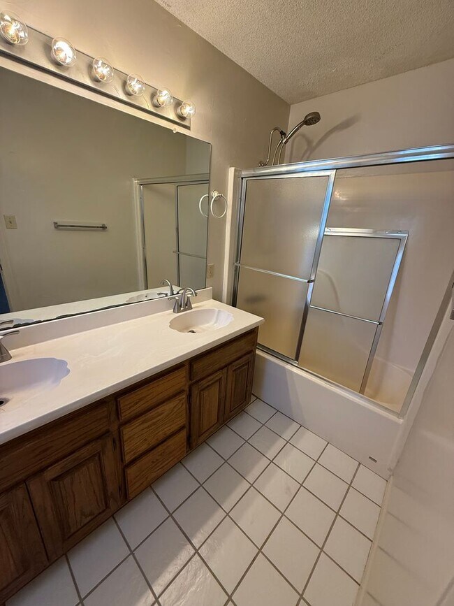 Foto del edificio - 2302 Brookhaven Dr