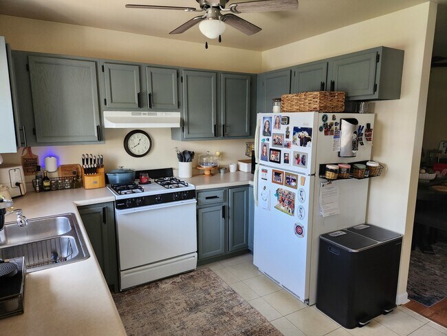 Foto del edificio - 100 Lesley Ln