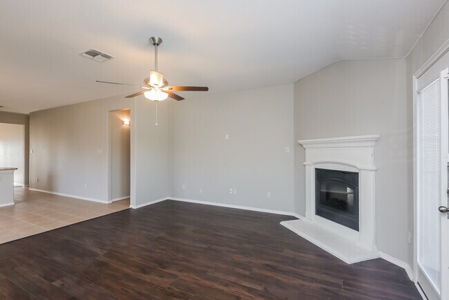Building Photo - 705 Candelila Dr