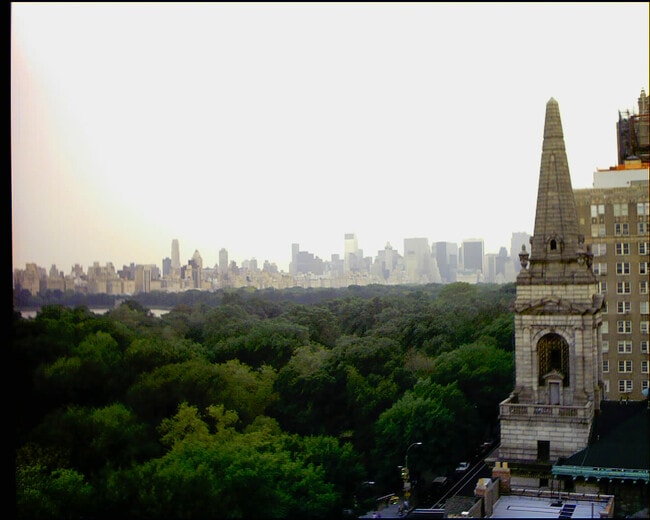 Building Photo - 372 Central Park West