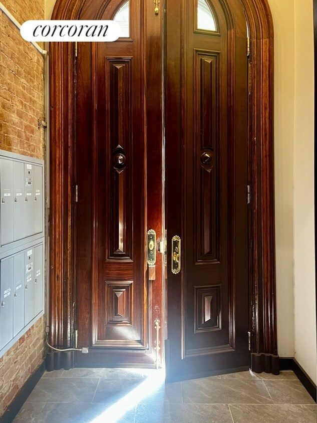 Foto del edificio - 317 W 51st St