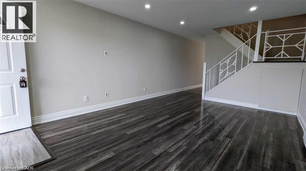 Photo du bâtiment - 8646 Willoughby Dr