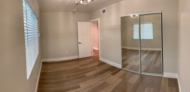 Foto del edificio - 4359 W 136th St