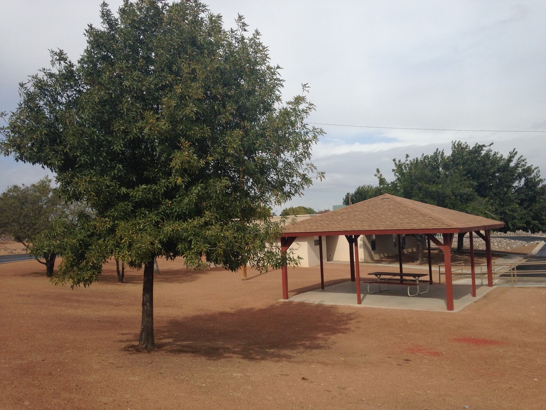 Building Photo - Valle Verde - Income Based
