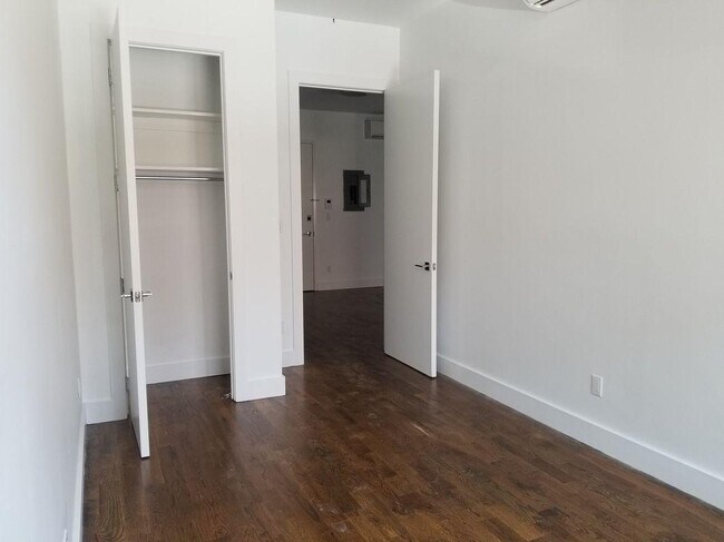 Building Photo - 3208 Glenwood Rd
