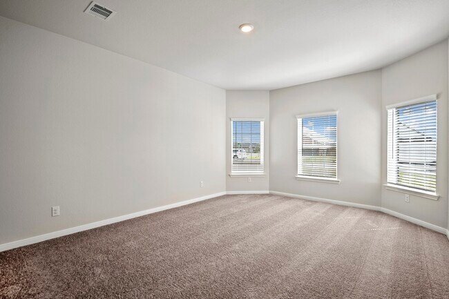 Building Photo - 15695 Honey Cv Dr
