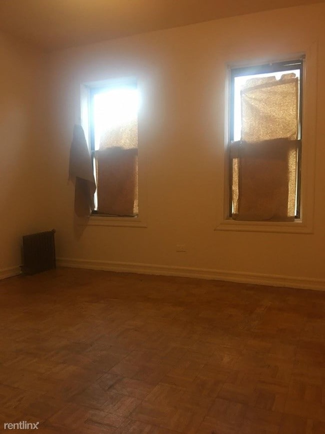 Building Photo - 552 W 185th St