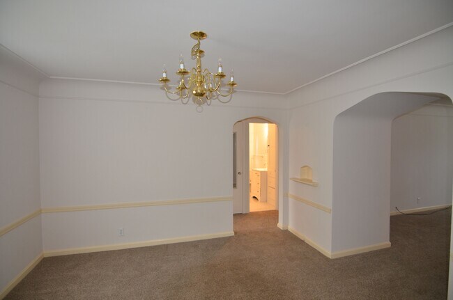 Building Photo - 7245 Brookcrest Dr