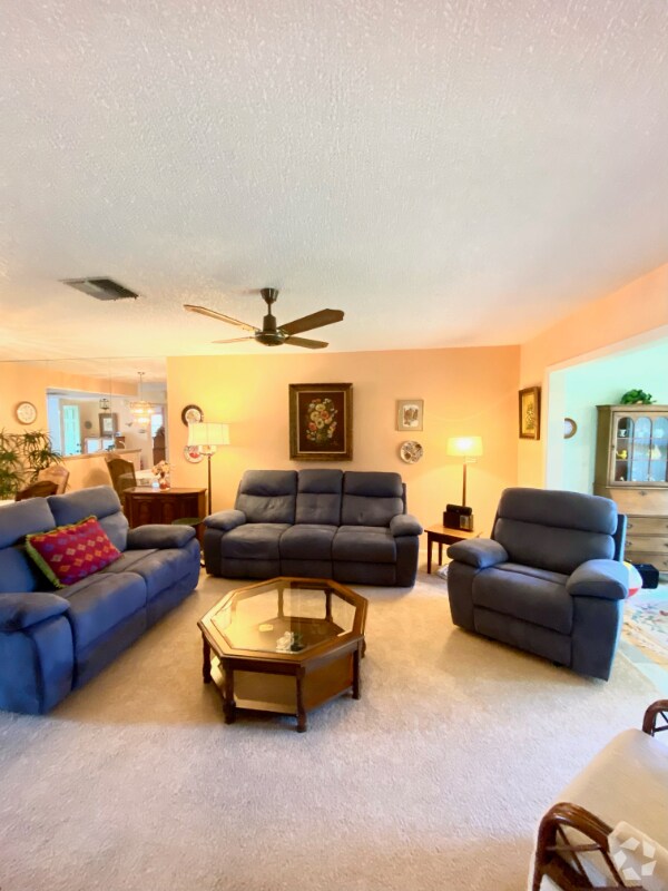 Riviera Estates Apartments for Rent with Washer & Dryer Clearwater