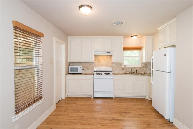 Foto del edificio - 4605 Clawson Rd