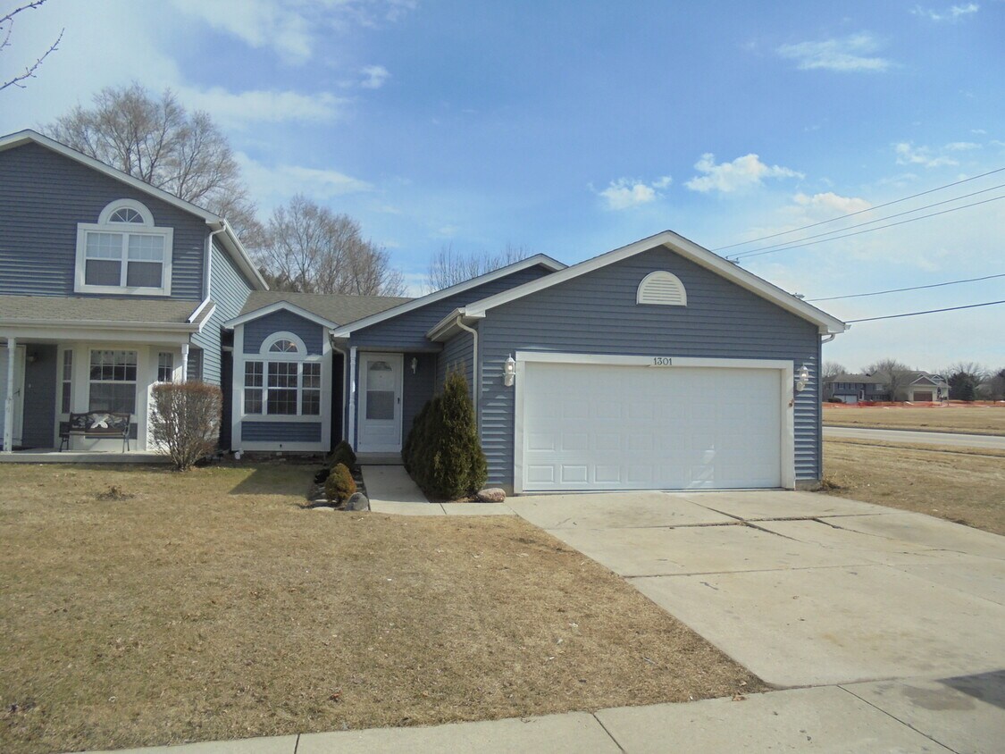 1301 6th St, Harvard, IL 60033 Townhome Rentals in Harvard IL