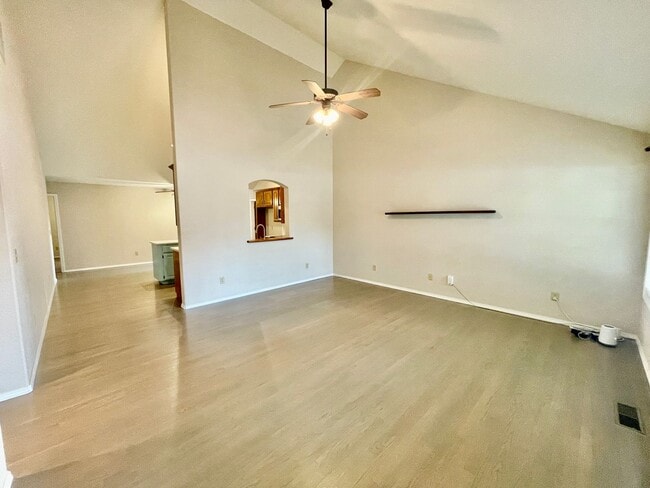 Foto del edificio - 1233 E Ogorman Ct