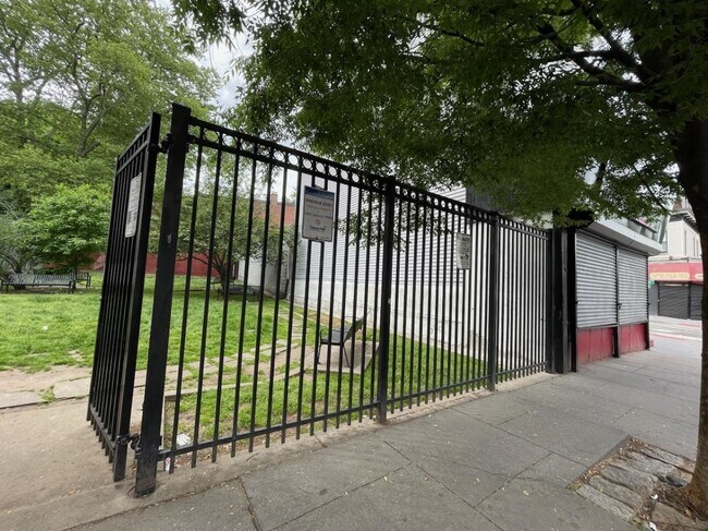 Foto del edificio - 129 Monticello Ave