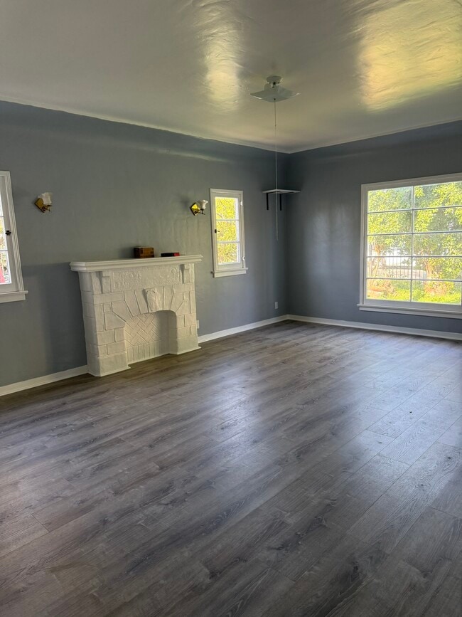 Building Photo - 11458 Albers St