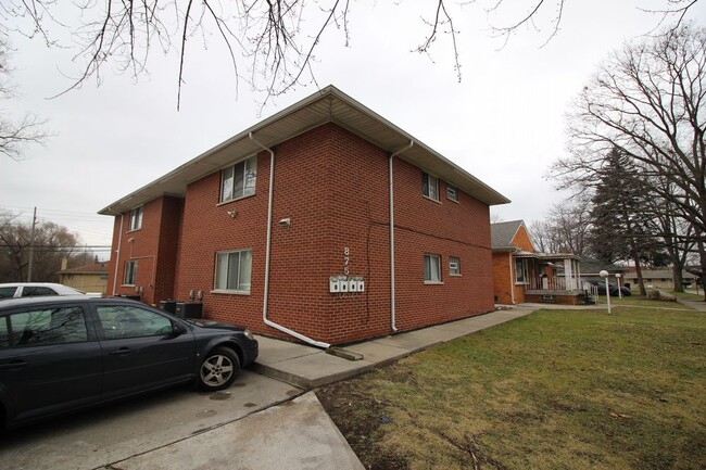 Building Photo - Unit 4