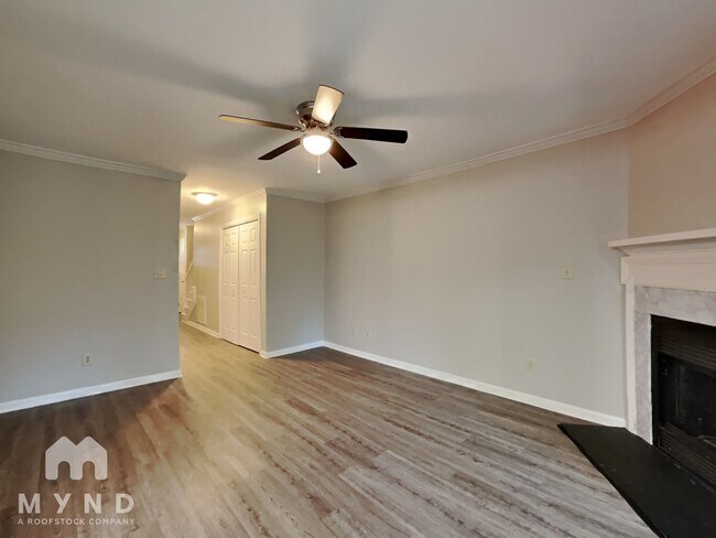 Foto del edificio - 2745 Sterling Park Dr