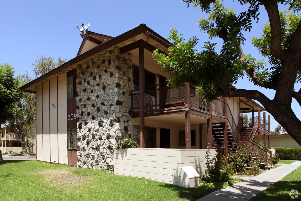 Foto principal - 205 Orangewood Ave