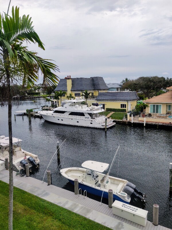 Foto principal - 3050 NE 48th Ct