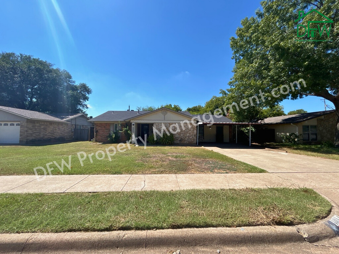 Foto principal - 3-Bed/2-Bath Home For Lease in Euless with...