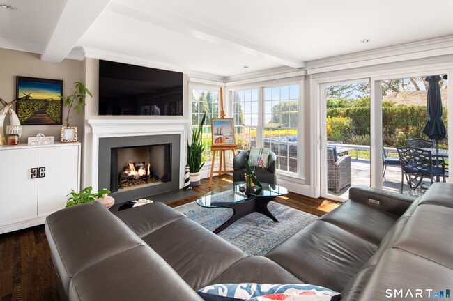 Building Photo - 187 Dolphin Cove Quay