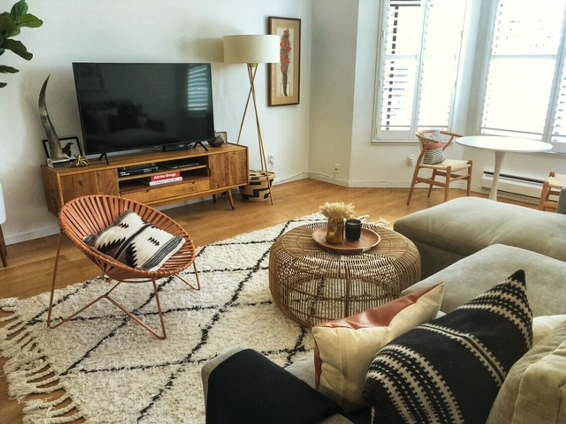 Foto principal - 1BR/1BA Renovated Condo on Fillmore Street...