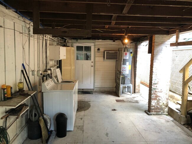 Building Photo - 211 Audubon St