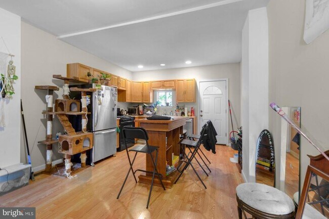 Building Photo - 2353 E Huntingdon St