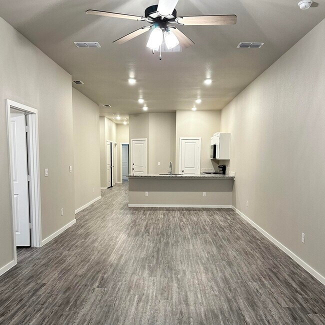 Building Photo - 2106 N Avenue J