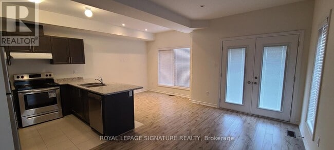 Photo du bâtiment - 383-383 Dundas St E