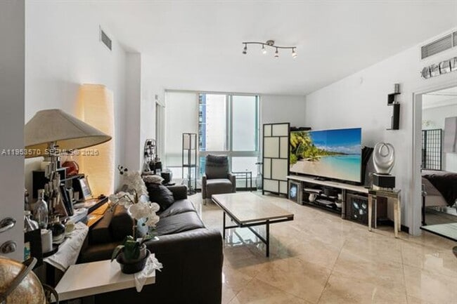 Photo - 300 S Biscayne Blvd Apartment