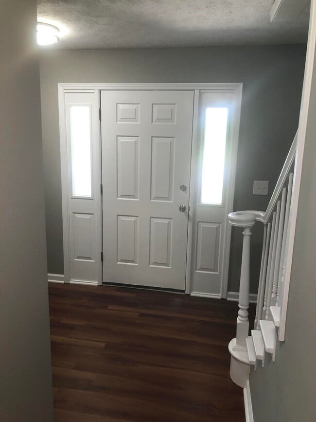 Building Photo - 3900 Sundart Dr