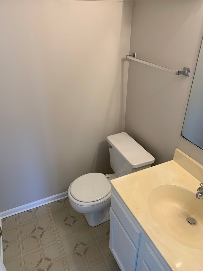 Foto del edificio - 735 Clearwood Ct