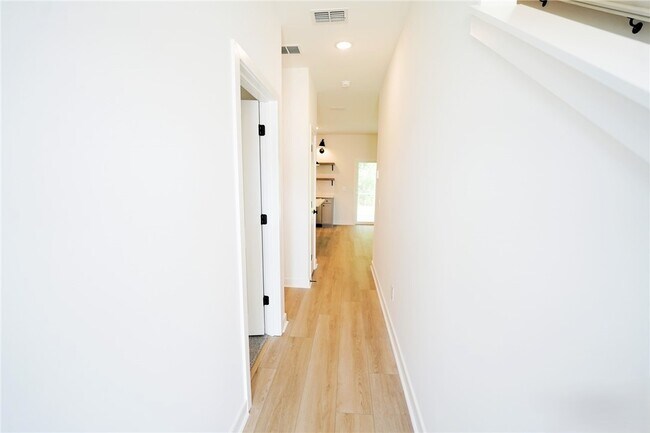 Building Photo - 134 Kingswood Ter