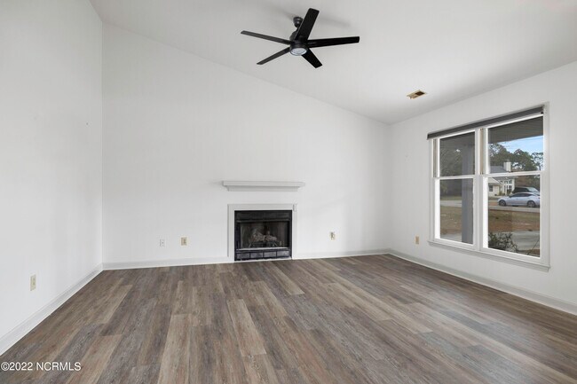 Building Photo - 5305 Goldenrod Dr